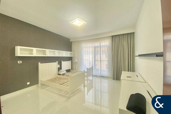 Upgraded | Investors Deal | Spacious | 2 Bed
