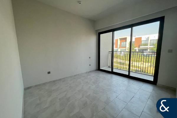 Vacant Now | Backing Green Strip | 4 Bed