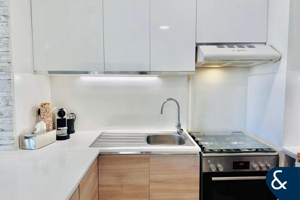 Viewable | Large Layout | Balcony