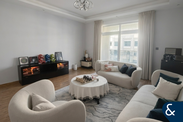 Upgraded | Large 1 Bed | Vacant on Transfer
