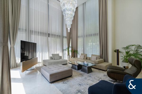 Highly Sought-After Single-Row Forest Villa