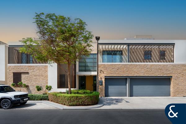 Highly Sought-After Single-Row Forest Villa