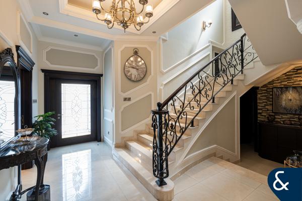 Custom built 2019| 5 Bed | Private pool | Gym
