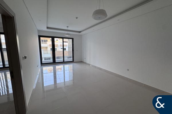 Large and Spacious | 1 Bedroom | Modern