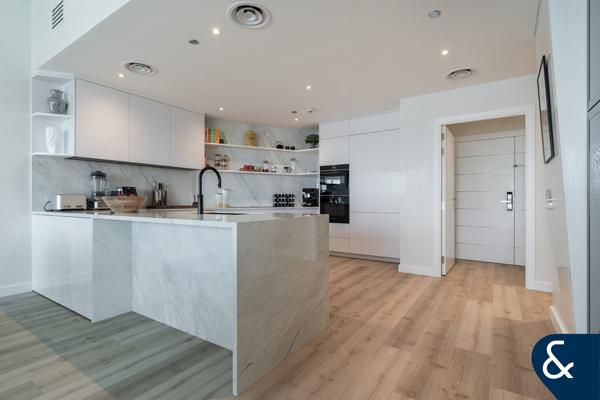 Marina View | Upgraded | Vacant on transfer