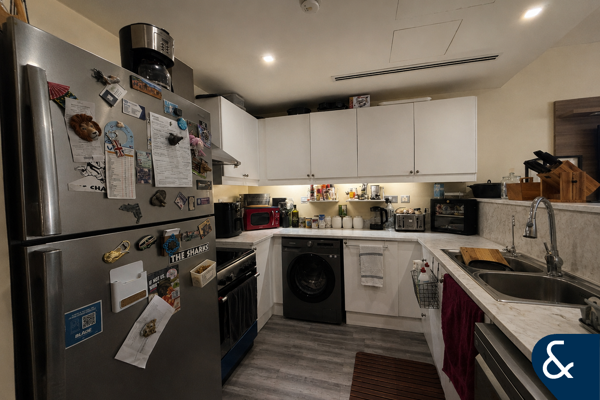 2 Bed Townhouse | Vacant | Upgraded