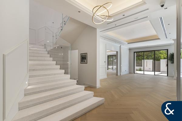 Luxury 6 bed | Pool | backing and facing park