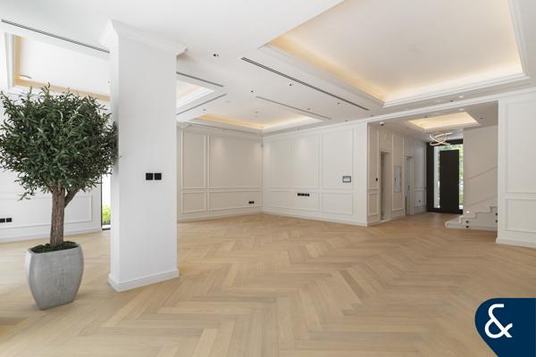Luxury 6 bed | Pool | backing and facing park