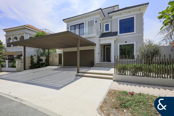 Luxury 6 bed | Pool | backing and facing park