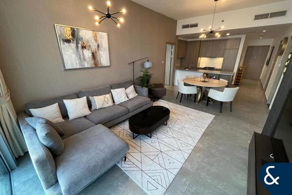 Expansive Views | Vacant on Transfer | Modern