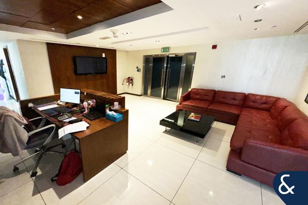 Furnished | 2693 sqft |  Close to Metro