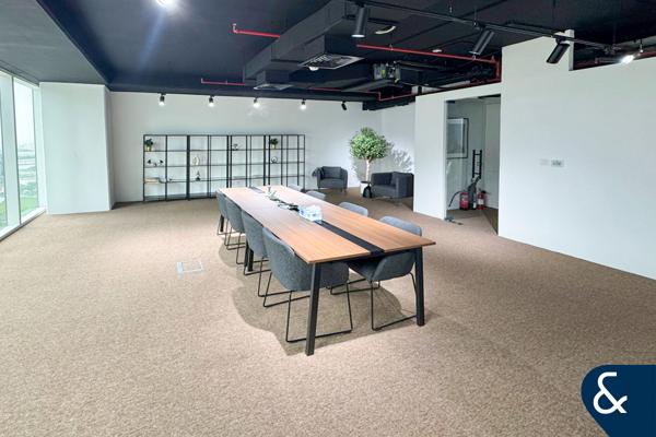 Fitted | 2000 SQFT | Close to Metro