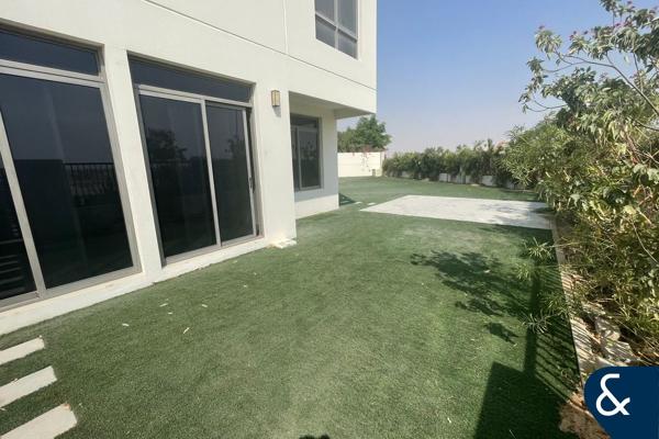 Renovated | Huge Plot | Single Row | 4Beds