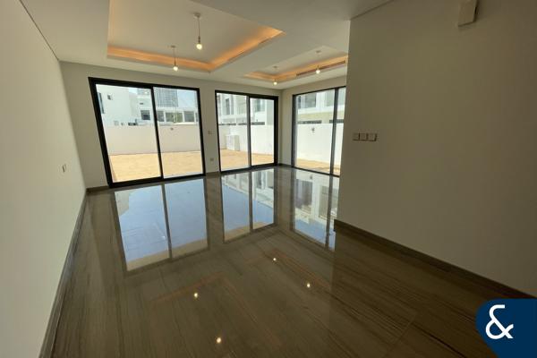 Brand new | 6 Bed | Large Garden | Single Row