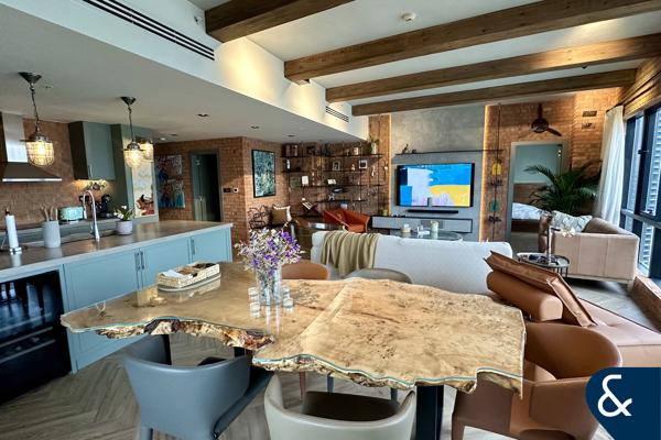 Upgraded | Burj Khalifa View | Study Room