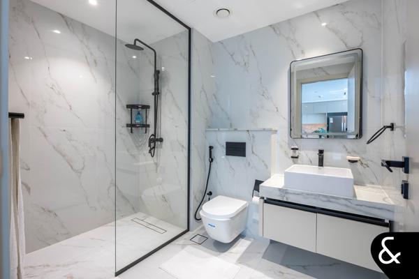 Waterfront Duplex | Private garden | Upgraded