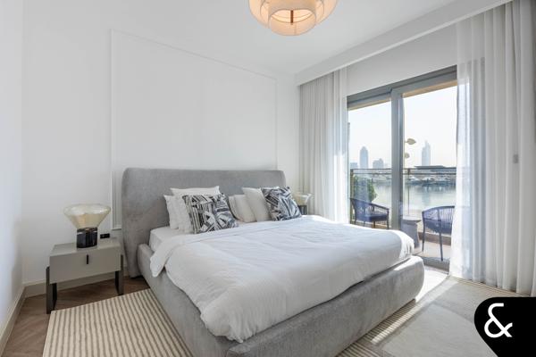 Waterfront Duplex | Private garden | Upgraded