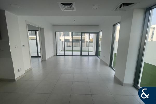 Modern | Open Plan Living | Available Now