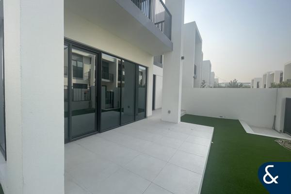 Modern | Open Plan Living | Available Now