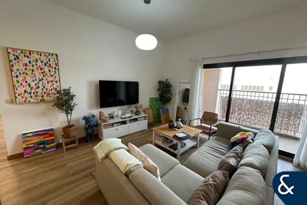 Upgraded | Vacant | Furnished | 2 Bed
