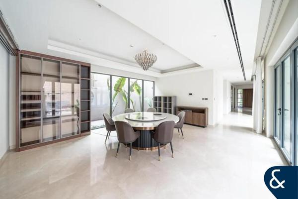 Single Row Quietly Located Park Facing Villa