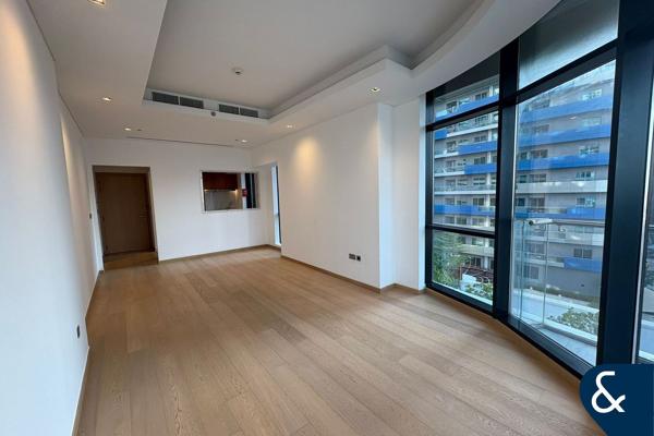 Vacant Now | Close To The Mall | 1,080 Sq.Ft