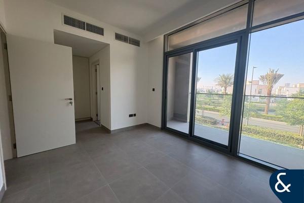 Stunning Townhouse | Sought after | Vacant