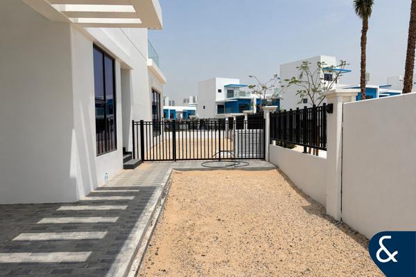 Large Plot | True End Corner | On the Park