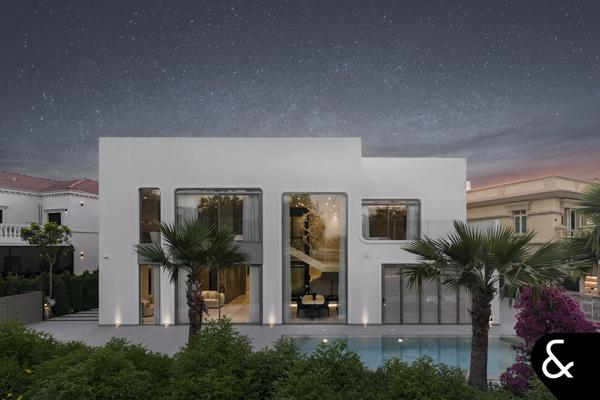 Main Lake | 5 bedrooms | Upgraded
