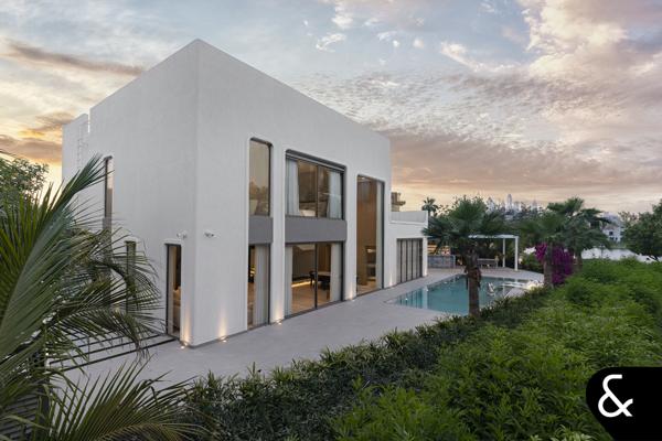 Main Lake | 5 bedrooms | Upgraded