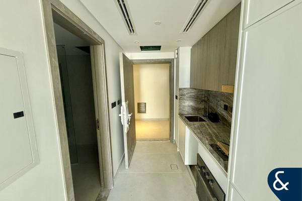 Mid Floor | Boutique Building | Premium
