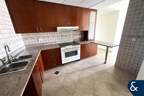 2 Bedrooms | Corner Unit | Community View