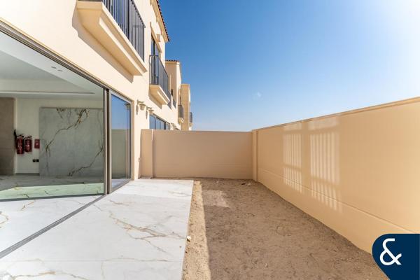 Vacant | Single Row | Open Plan | Brand New