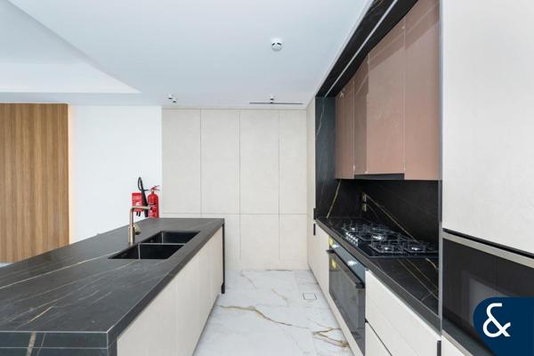 Vacant | Single Row | Open Plan | Brand New