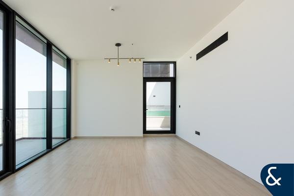 Penthouse | Rooftop Pool | Marina View