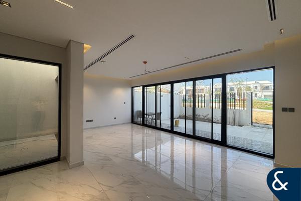 Spacious | Park Backing | Modern Interior