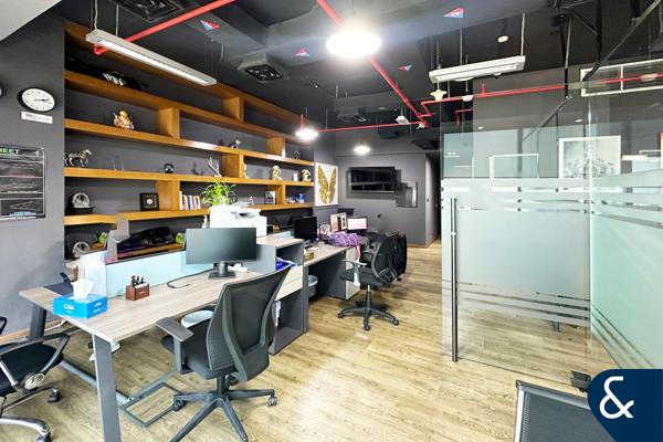 Strategic Unit | Furnished | Near Metro