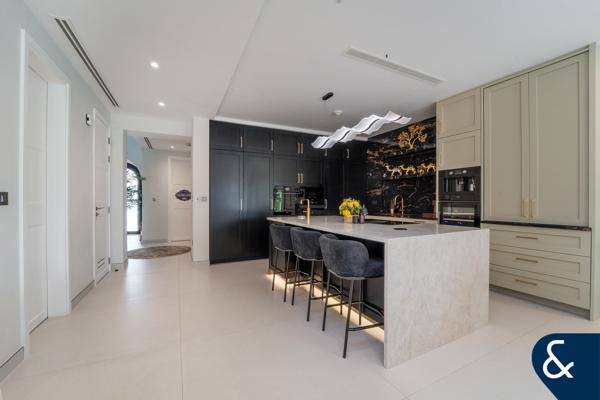 Stunning Three Bedroom Townhouse with Golf Course View