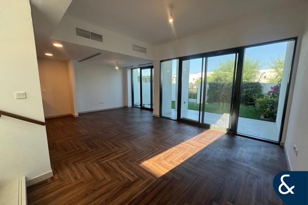 Landscaped | New Flooring | Modern Finished