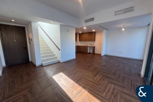 Landscaped | New Flooring | Modern Finished