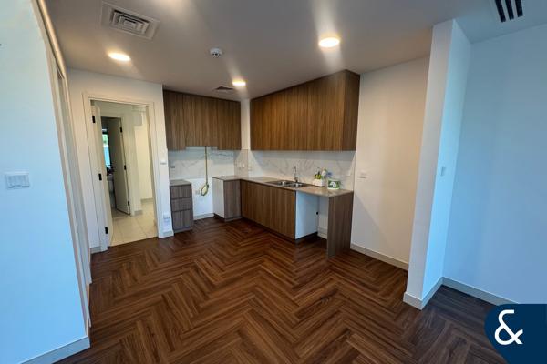 Landscaped | New Flooring | Modern Finished