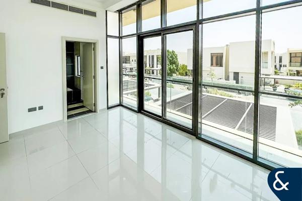 Unfurnished | Townhouse | Close to Park