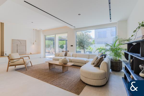 VIEW THIS WEEKEND | 5 Bedrooms | Pool