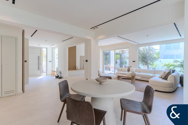 VIEW THIS WEEKEND | 5 Bedrooms | Pool
