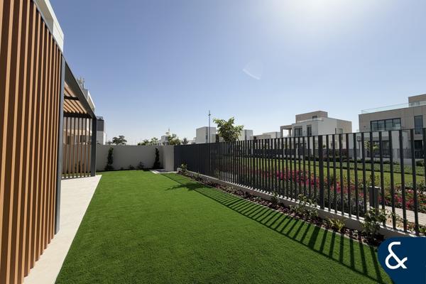 Luxury Villa | 4 Beds + Maids | Park Facing