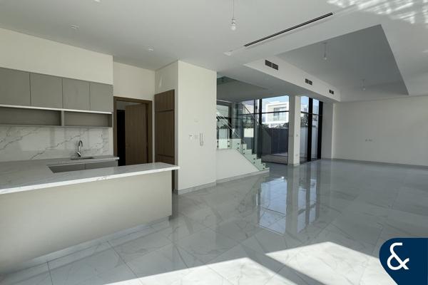 Landscaped | Modern Design | Large Plot