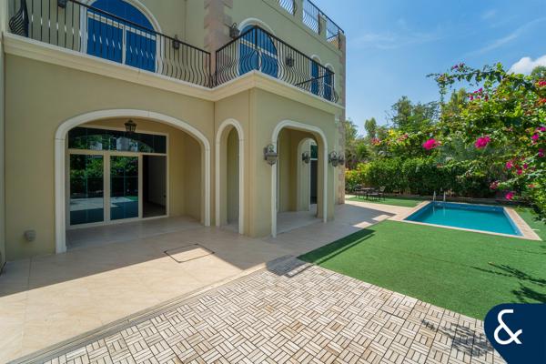 5 Bed Corner Villa | Private Pool | Signature