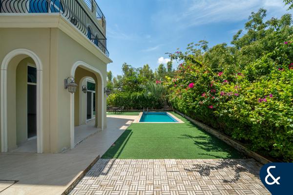 5 Bed Corner Villa | Private Pool | Signature