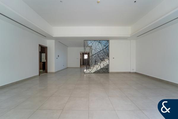 5 Bed Corner Villa | Private Pool | Signature