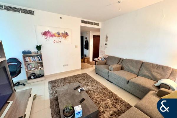 Large 2BR | Golf Course Views | Vibrant Unit